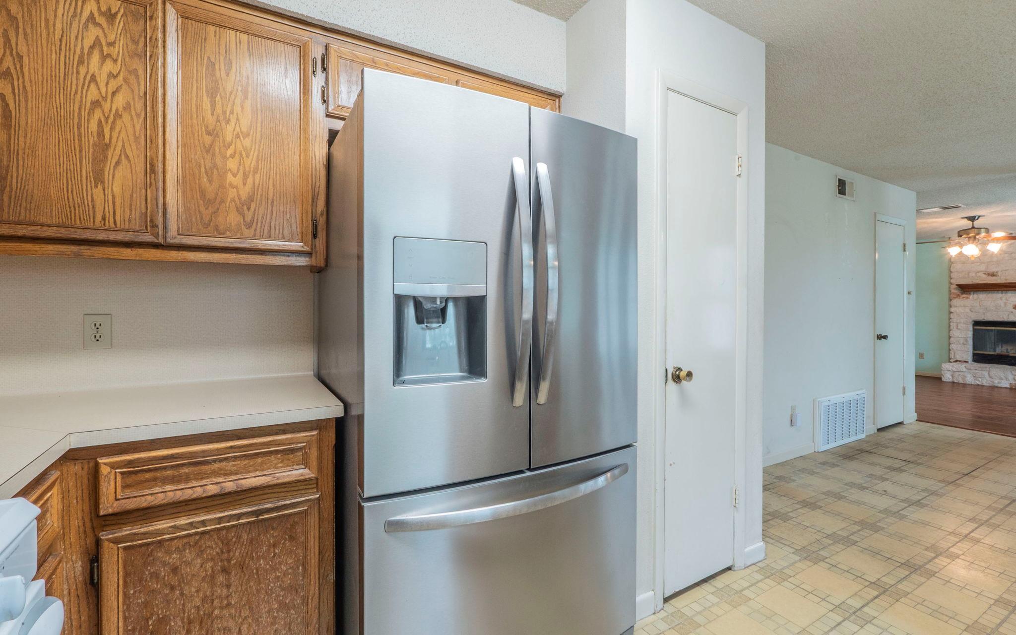 Dated kitchen with oak cabinets